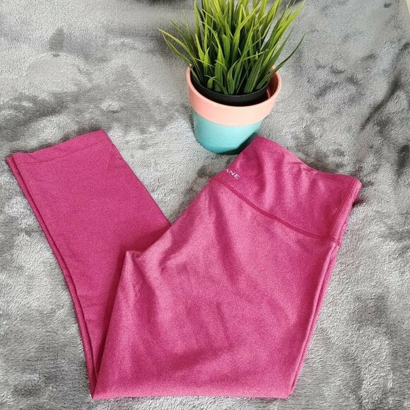 Lorna Jane Raspberry Color Cropped tight XS - Picture 1 of 7